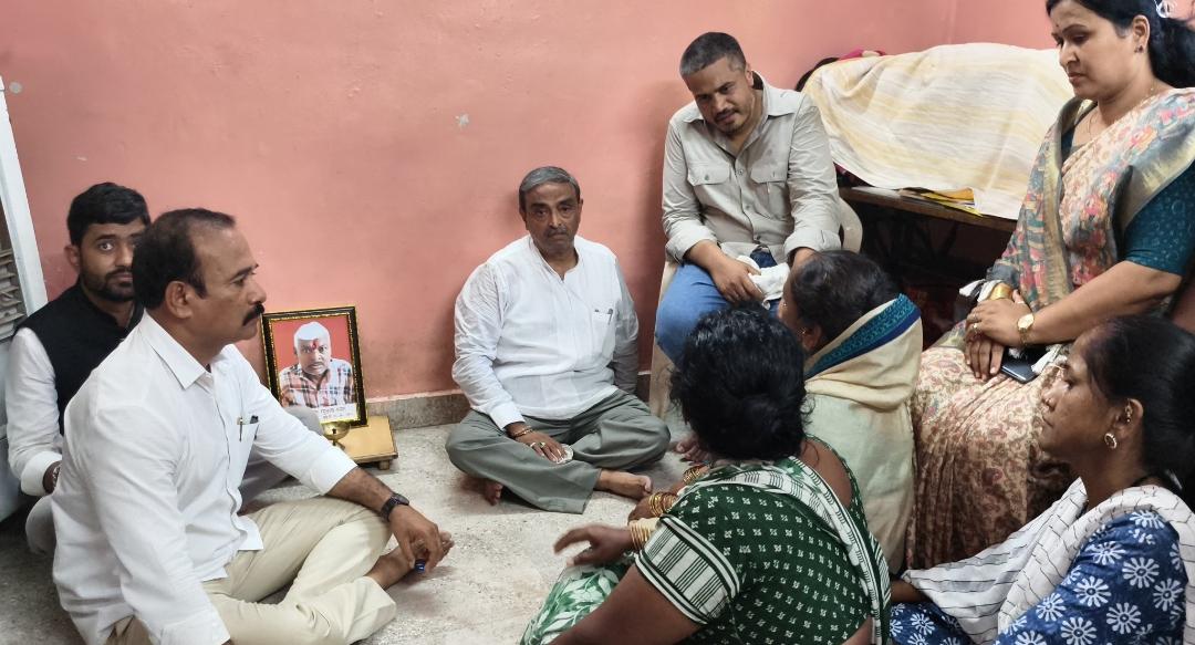 बनावट दारूमुळे झालेल्या मृत्यू प्रकरणी हडपसरमध्ये संताप बनावट दारूमुळे झालेल्या मृत्यू प्रकरणी हडपसरमध्ये संताप