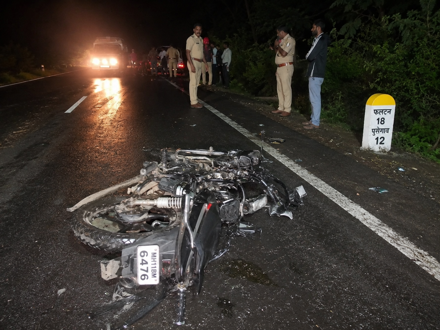 डिस्कळ येथे भीषण अपघात; अज्ञात वाहनाच्या धडकेत दुचाकीस्वार ठार डिस्कळ येथे भीषण अपघात; अज्ञात वाहनाच्या धडकेत दुचाकीस्वार ठार