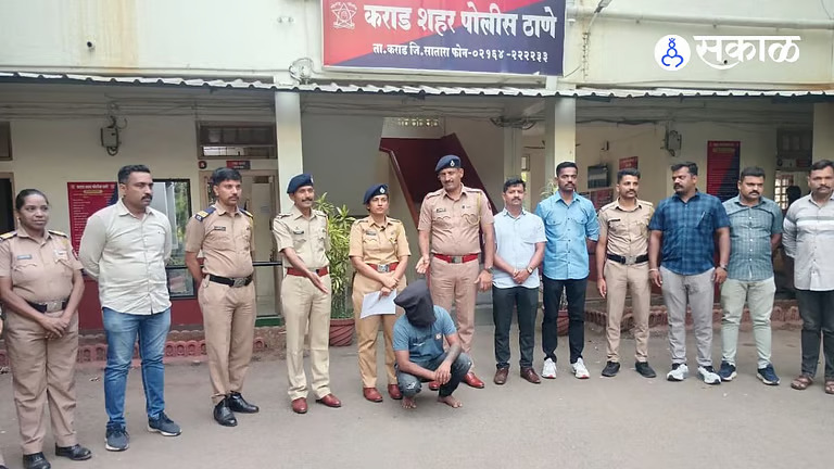 कराड बसस्थानक परिसरात प्रवाशांना लुटणारे पती-पत्नी जेरबंद कराड बसस्थानक परिसरात प्रवाशांना लुटणारे पती-पत्नी जेरबंद